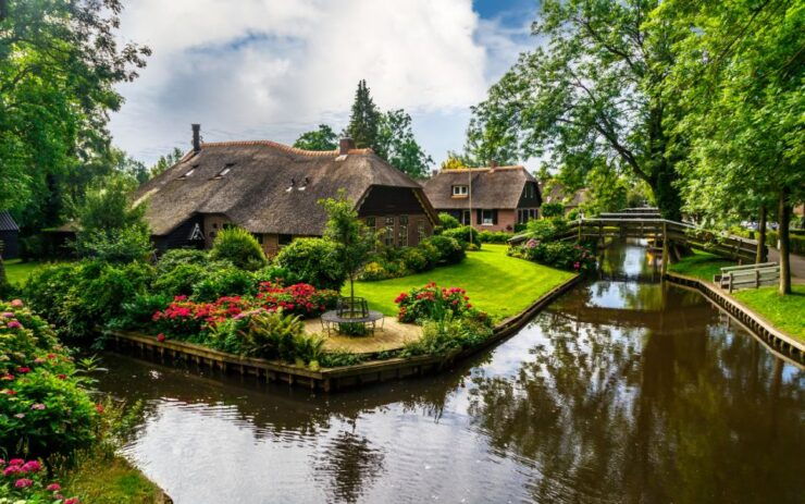 From Amsterdam: Giethoorn Tour Including Cruise and Walking Tour - Booking Details