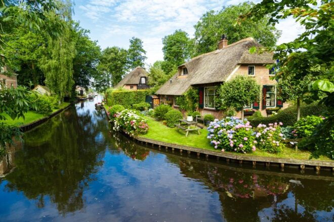 From Amsterdam: Giethoorn Tour Including Cruise and Walking Tour - Departure Location Details