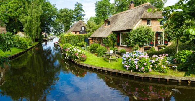 From Amsterdam: Giethoorn Tour Including Cruise and Walking Tour - Additional Attraction at This Is Holland