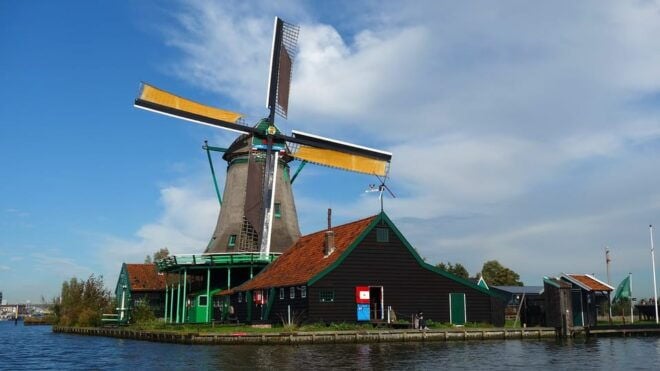 From Amsterdam: Keukenhof Gardens, The Hague and Delft Tour - Keukenhof Gardens Experience