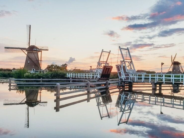 From Amsterdam: Kinderdijk and the Hague Tour With Museums - Tour Highlights