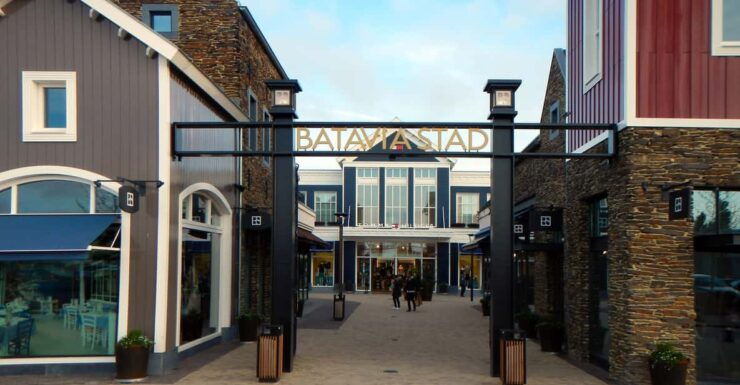 From Amsterdam: Private Day Trip to Fashion Outlet - Pricing and Inclusions