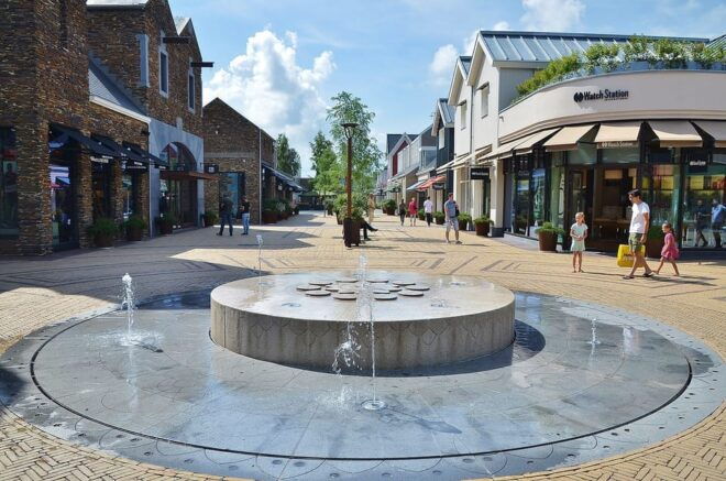 From Amsterdam: Private Day Trip to Fashion Outlet - Transportation and Pickup Details