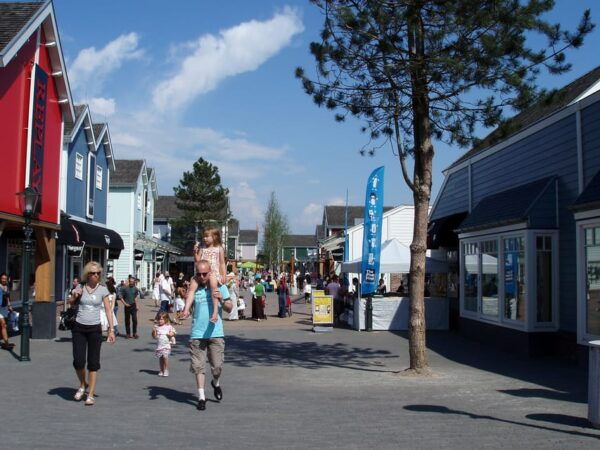 From Amsterdam: Private Day Trip to Fashion Outlet - Additional Conveniences Provided