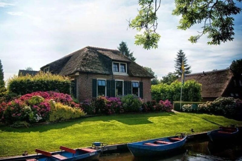 From Amsterdam: Private tour to Giethoorn with private boat - The Practicalities: What to Expect & Tips