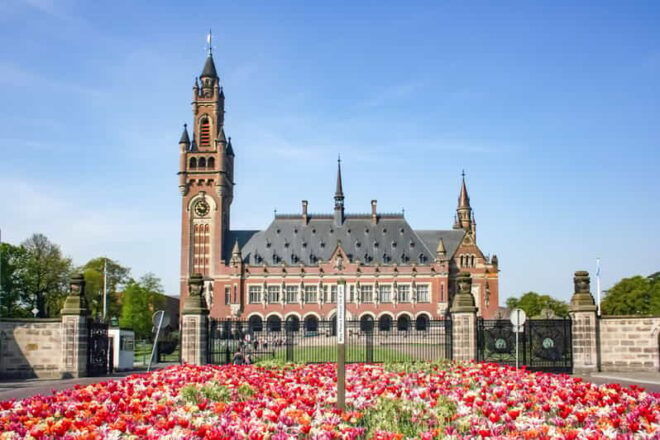 From Amsterdam: Rotterdam, The Hague & Delft Private Tour - Exploring Rotterdam