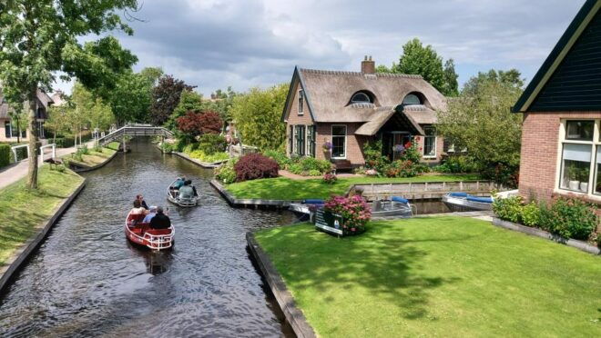 From Amsterdam: Small Group Giethoorn Tour With Mercedes Van - Booking Information and Meeting Point