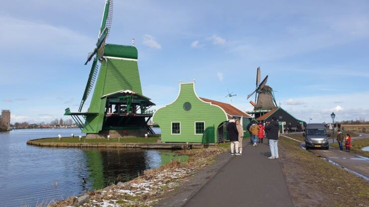 From Amsterdam: Small Group Zaanse Schans and Volendam Tour - Live Tour Guide and Pickup Service