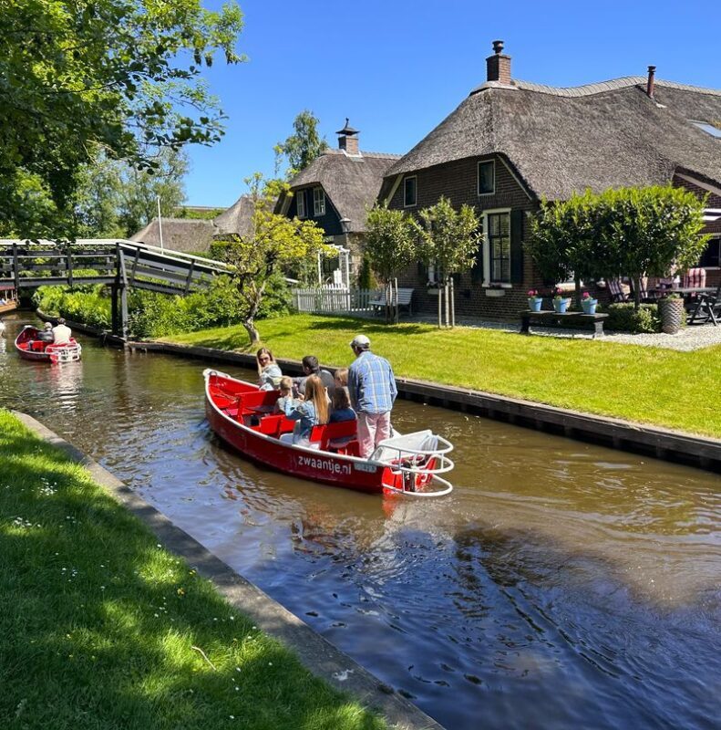 From Amsterdam to Giethoorn Day Trip & Guided Canal Cruise - Meeting point, children, and practical details