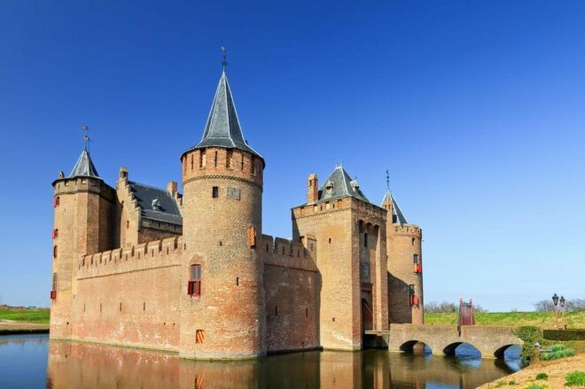 From Amsterdam: Visit Zaanse Schans, Muiderslot and More! - Sneek