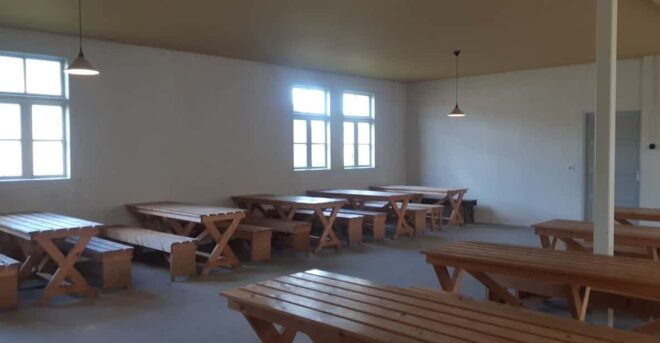 From Amsterdam: WWII Vught and Arnhem Private Day Tour - Visiting Arnhem Oosterbeek War Cemetery