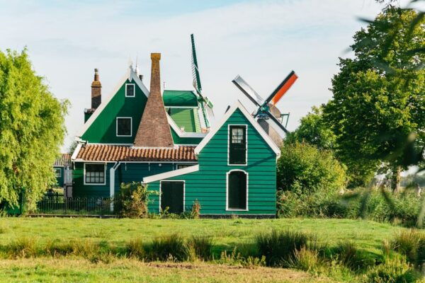 From Amsterdam: Zaanse Schans, Edam, & Marken Full-Day Trip - Strolling Through Marken