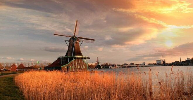 From Amsterdam: Zaanse Schans, Edam, Volendam, & Marken Tour - Exploring Zaanse Schans