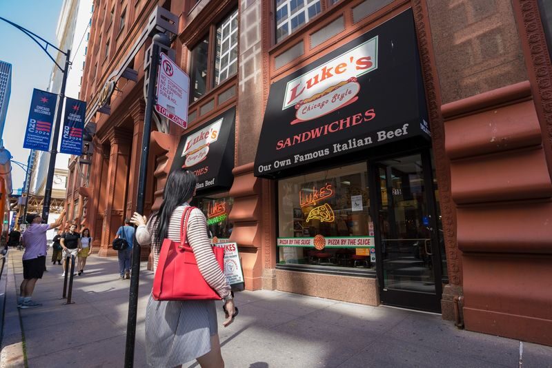 From Architecture to Food Tour in Chicago - A train ride connects the two halves
