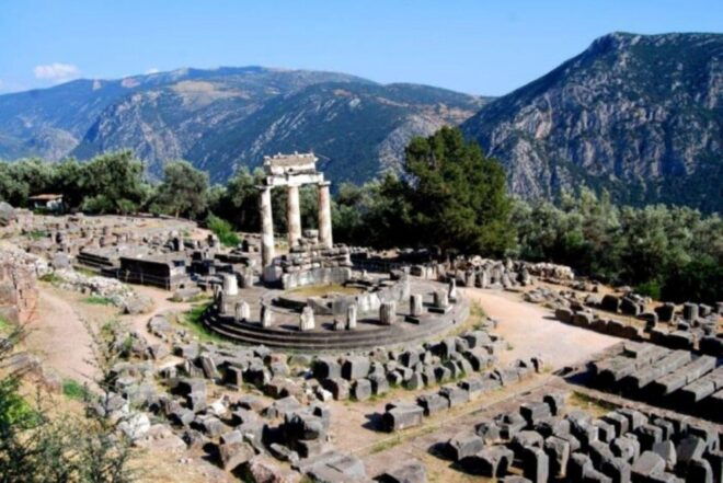 From Athens: 2-Day Delphi, Meteora, and Thermopylae Tour - Important Information