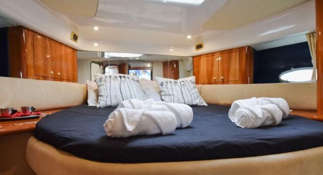 From Athens: Cape Sounio Private Day Cruise - Refreshments