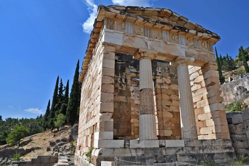 From Athens: Delphi and Osios Loukas Monastery Day Trip - Exploring the Day Trip: An In-Depth Look