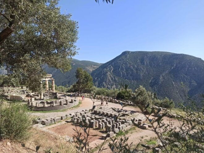 From Athens: Delphi Day Trip With Multilingual Audioguide - Tour Guides and Audioguide