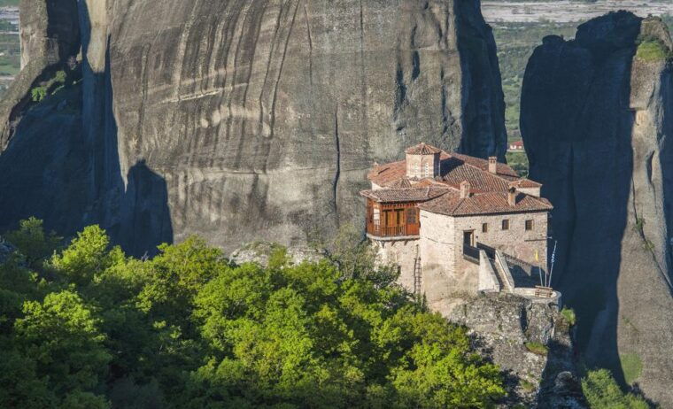 From Athens: Meteora Full-Day Trip with Guide on Luxury Bus - Lunch and Rest Breaks