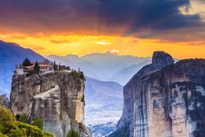From Athens: Private Day-Tour to Meteora and Thermopylae - Important Information
