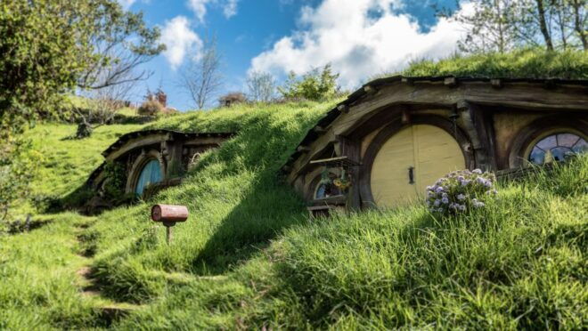 From Auckland: Hobbiton Afternoon Tour - Explore the Shires Rest Souvenir Shop