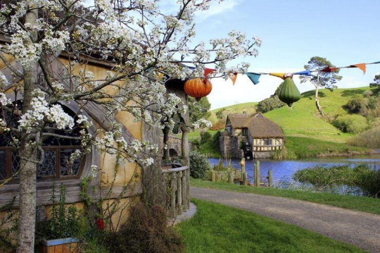 From Auckland: Hobbiton Movie Set Half-Day Trip With Tour - Highlights
