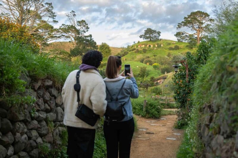 From Auckland: Hobbiton Movie Set Trip with Guided Tour - Good To Know