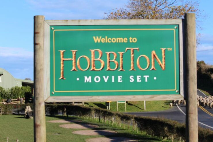 From Auckland: Hobbiton & Rotorua Tour With Lunch at Te Puia - Itinerary Overview
