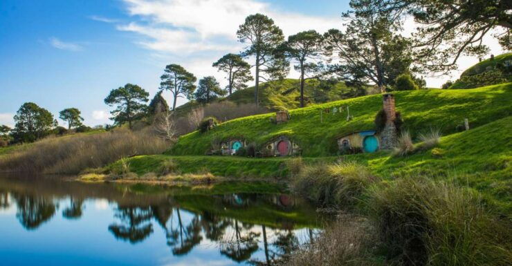 From Auckland: Hobbiton & Waitomo Caves Day Trip With Lunch - Highlights