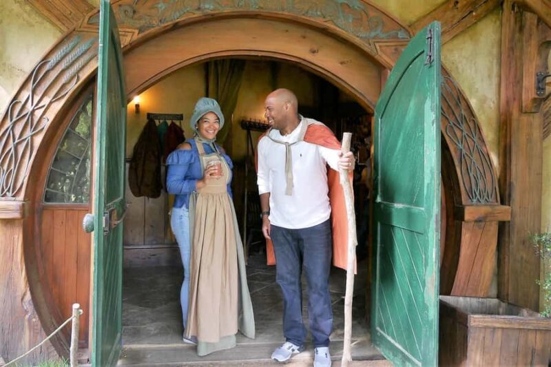 From Auckland: Hobbiton & Waitomo Caves Full-Day Trip - Quality Transport and Comfort