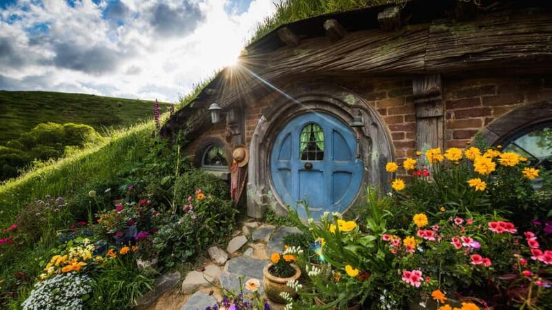 From: Auckland: Rotorua via Hobbiton Tour One Way Tour - Exploring the Itinerary in Detail