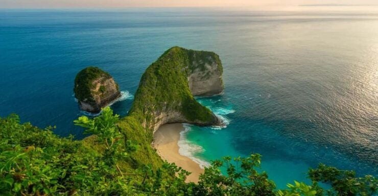 From Bali: Private Tour Combo East and West Nusa Penida - Key Points