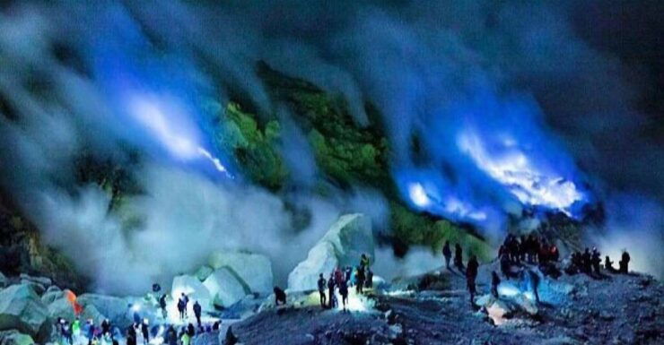 From Bali : Trip to Mount Ijen Crater With Hotel Included - Mount Ijen Crater Exploration Details