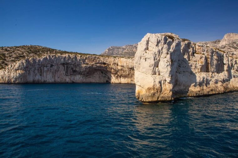 From Bandol: Visit the 13 Calanques of Cassis & Marseille - Navigating the Bay of Cassis