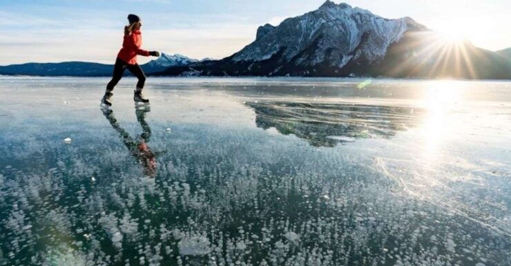 From Banff: Icefields Parkway & Abraham Lake Ice Bubbles - Small Group Experience