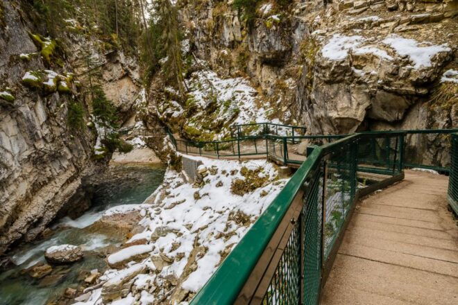 From Banff: Johnston Canyon Guided Icewalk - Transport and Pickup