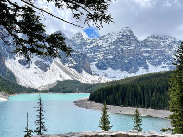 From Banff: Shuttle Bus to Moraine Lake and Lake Louise - Photography Opportunities
