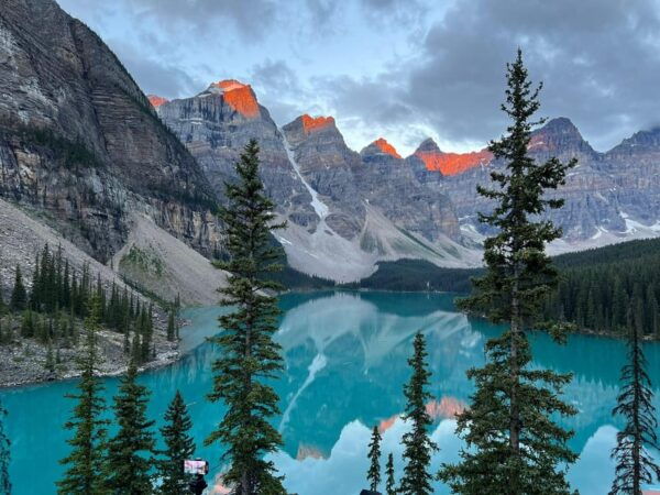 From Banff: Sunrise Adventure Moraine Lake & Lake Louise - Exploring Moraine Lake at Sunrise