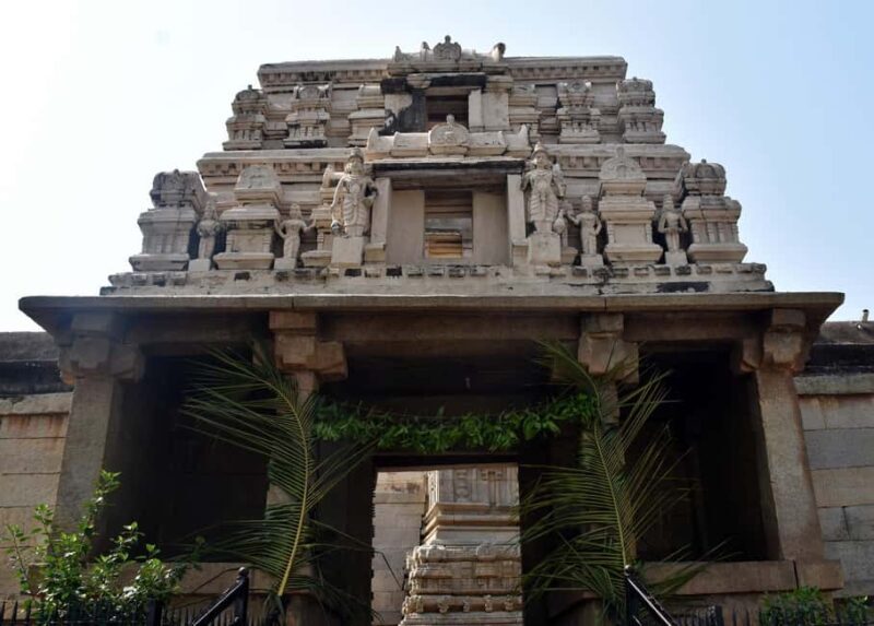 From Bangalore: Lepakshi Temple and Adiyogi Statue Day Trip - Practical Details and Tour Highlights