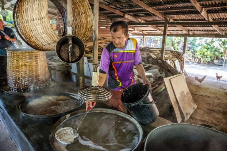 From Bangkok: Damnoen Saduak Floating Market Tour - Activity Details and Booking Information