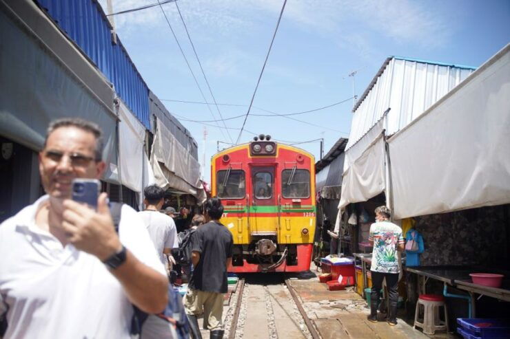 From Bangkok: Floating Market and Ayutthaya Guided Day Tour - Unique Experiences