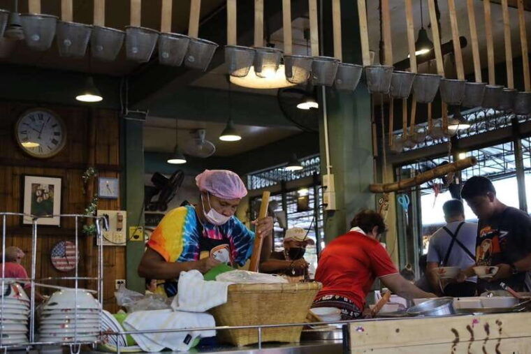 From BANGKOK: Railway Market and Amphawa Floating Market - Discovering the Amphawa Floating Market