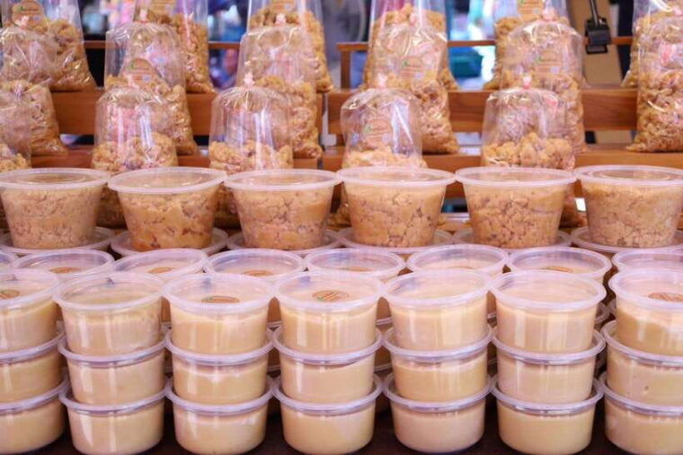 From BANGKOK: Railway Market and Amphawa Floating Market - Taking in Thai Culture and Cuisine
