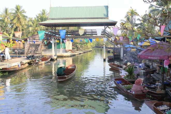 From Bangkok: Thaka Floating Market - Tips for Exploring Thaka Floating Market