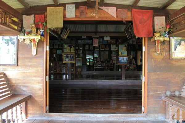 From Bangkok: Thaka Floating Market - Common Questions