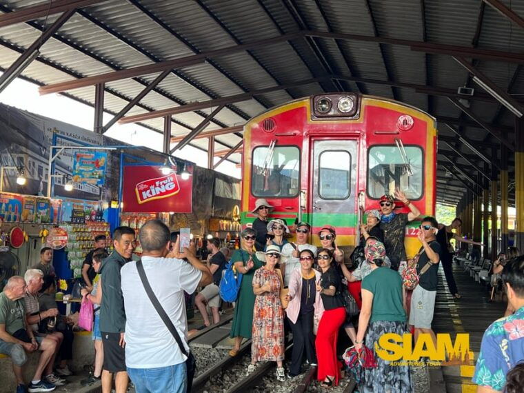 From Bangkok:Damnoen Floating Market and Railway Market Tour - Market Highlights