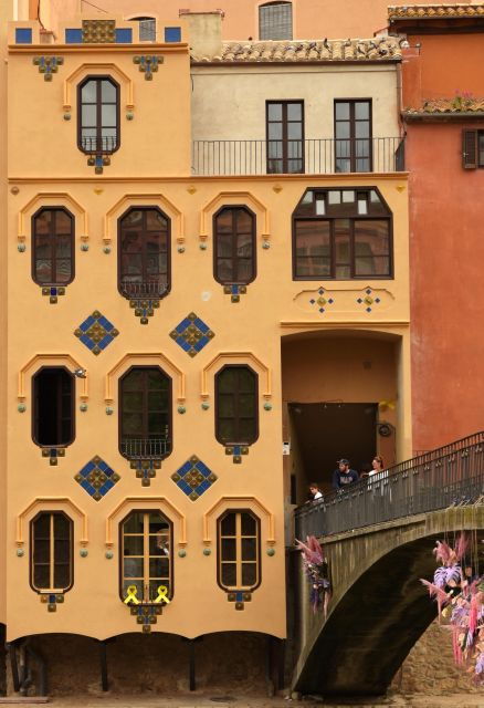 From Barcelona: Castles and Girona City Day Tour With Lunch - Itinerary