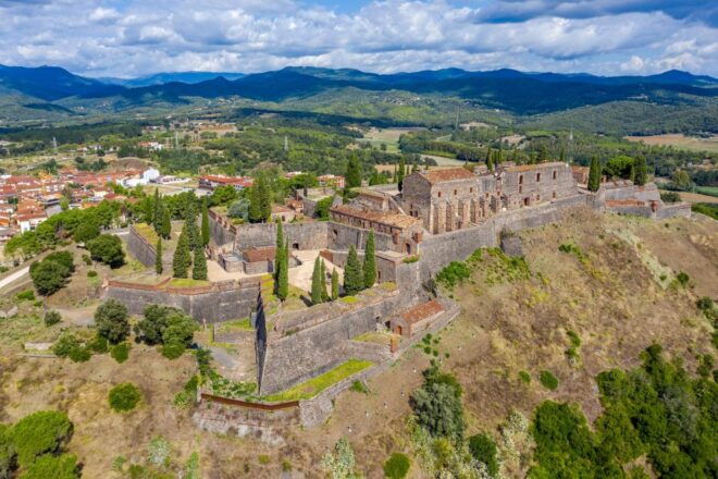 From Barcelona: Castles and Girona City Day Tour With Lunch - Important Information
