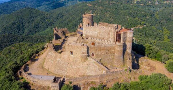 From Barcelona: Castles and Girona City Day Tour With Lunch - Languages