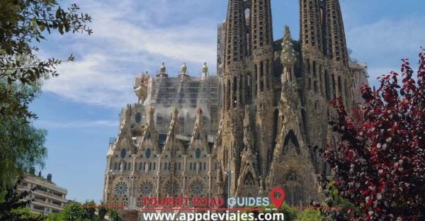 From Barcelona: City Highlights Tour Private 4 Hours - Booking and Cancellation